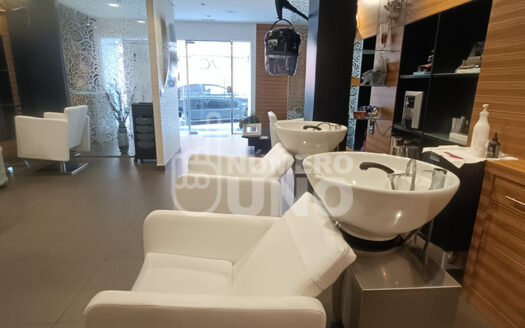 REF. LOC-0196-DM<Br>TRASPASO PELUQUERIA ZONA SANTA ROSA