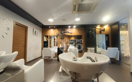 REF. LOC-0196-DM<Br>TRASPASO PELUQUERIA ZONA SANTA ROSA